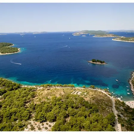 Ivan Perkov Tomas Bilo *