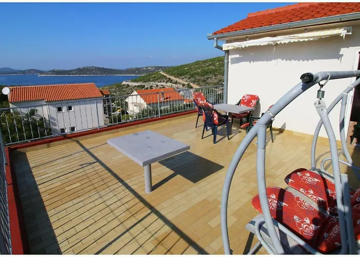 Ivan Perkov Tomas Bilo *