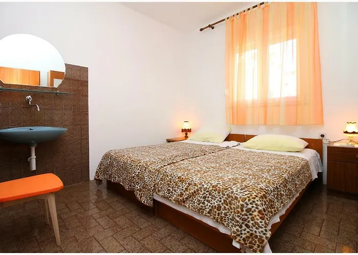 Ivan Perkov Tomas Bilo *